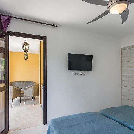 Amazing 3 Bedroom Apartment On The First Line Of The Best Las Americas Beach, Air Conditioner And Terrace Ocean View Playa de las Américas Eksteriør billede