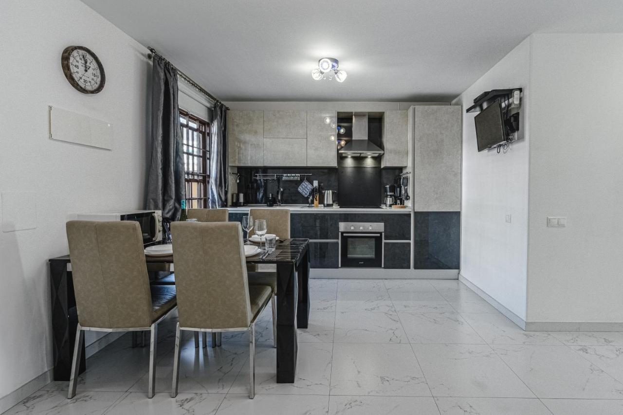 Amazing 3 Bedroom Apartment On The First Line Of The Best Las Americas Beach, Air Conditioner And Terrace Ocean View Playa de las Américas Eksteriør billede