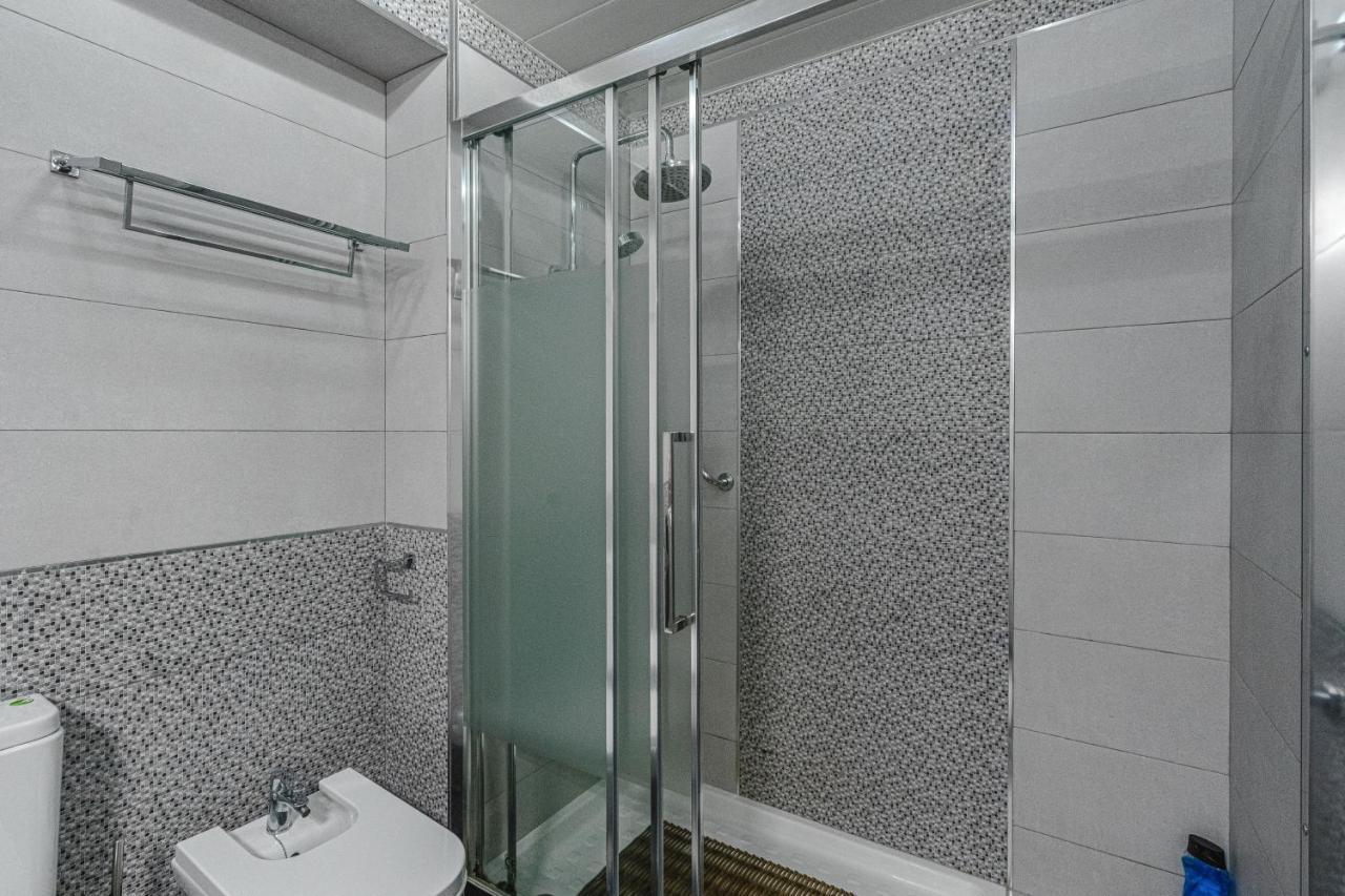 Amazing 3 Bedroom Apartment On The First Line Of The Best Las Americas Beach, Air Conditioner And Terrace Ocean View Playa de las Américas Eksteriør billede