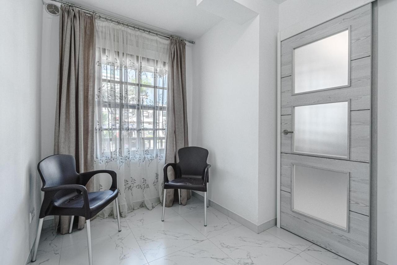 Amazing 3 Bedroom Apartment On The First Line Of The Best Las Americas Beach, Air Conditioner And Terrace Ocean View Playa de las Américas Eksteriør billede