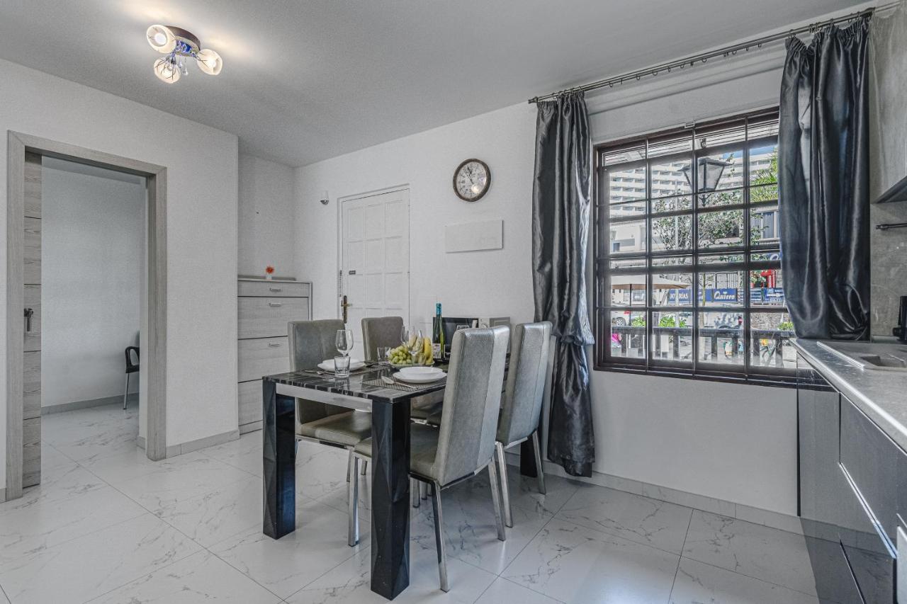 Amazing 3 Bedroom Apartment On The First Line Of The Best Las Americas Beach, Air Conditioner And Terrace Ocean View Playa de las Américas Eksteriør billede