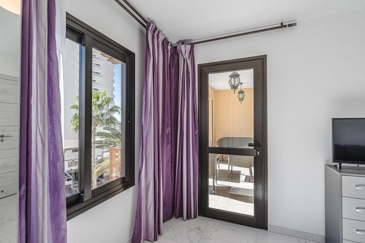 Amazing 3 Bedroom Apartment On The First Line Of The Best Las Americas Beach, Air Conditioner And Terrace Ocean View Playa de las Américas Eksteriør billede