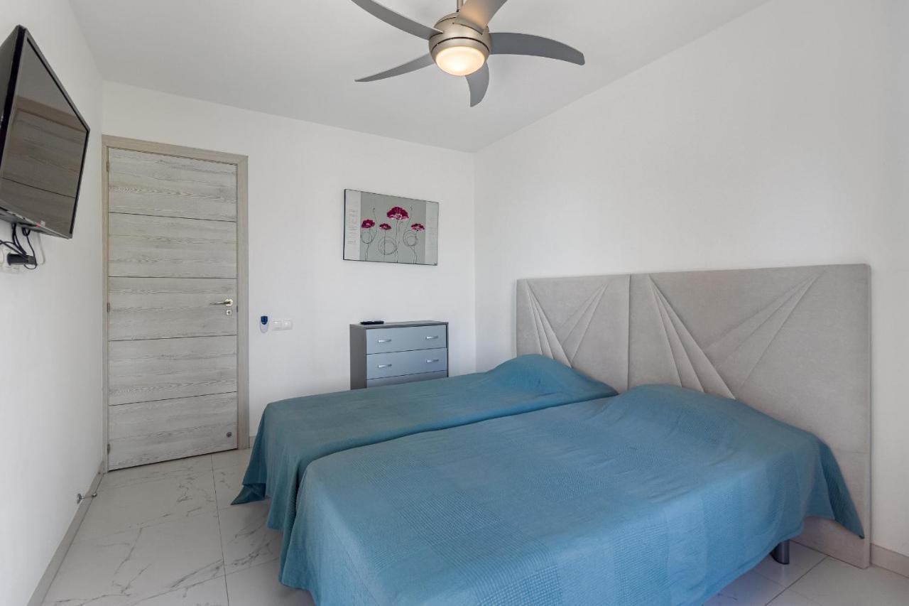 Amazing 3 Bedroom Apartment On The First Line Of The Best Las Americas Beach, Air Conditioner And Terrace Ocean View Playa de las Américas Eksteriør billede